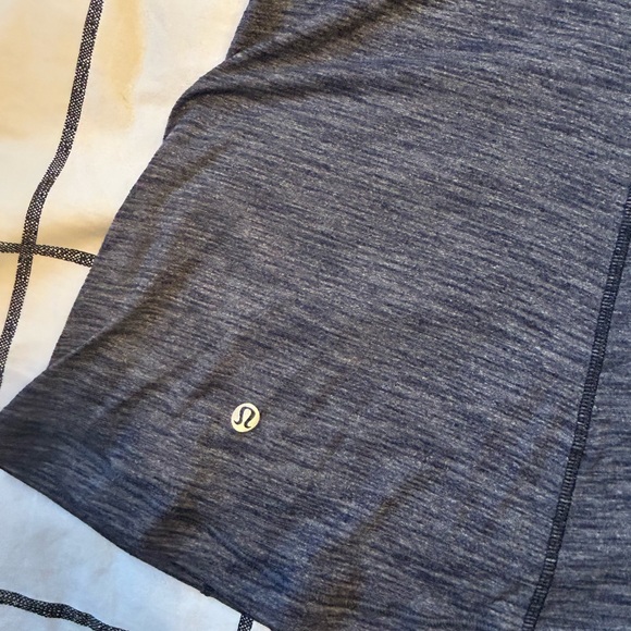 Lululemon Women’s Tank Top with Built In Sports Bra Athletic Wear Navy Size 10 - Picture 4 of 7